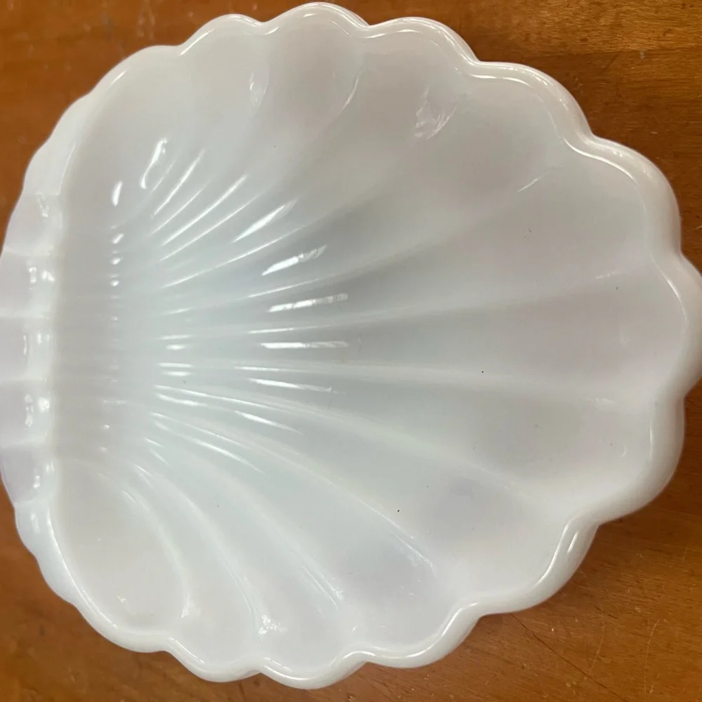 Vintage Milk Glass Shell Dish | Scallop Trinket Soap Dish | Mid Century